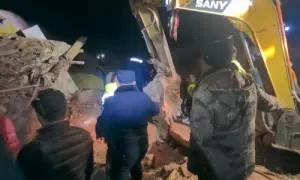 China orders 'all-out' rescue after Tibet quake kills 16