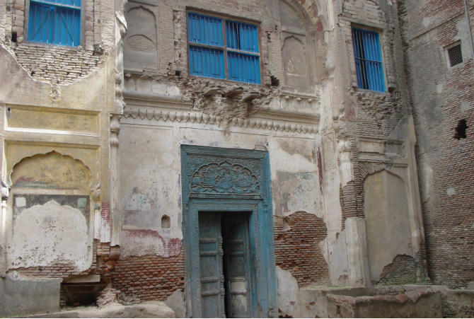 فوٹو -- مہیر ناتھ --.