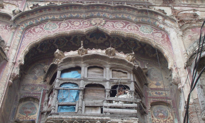 فوٹو -- مہیر ناتھ --.