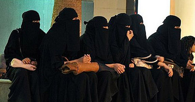 فی الحال صرف نقاب پوش خواتین کی تصاویر شائع کرنے کی اجازت دی گئی ہے۔ فائل تصویر 