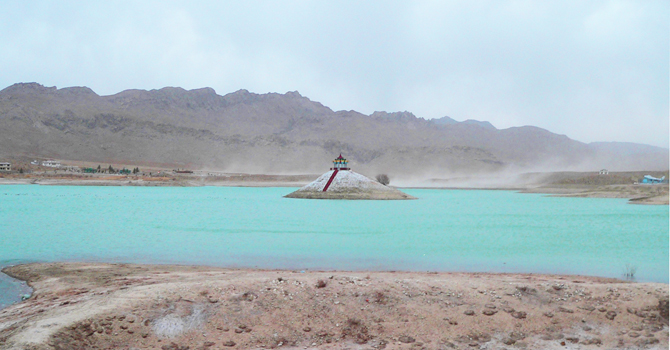 ہنہ اوڑک جھیل کا ایک منظر۔ تصویر بشکریہ وکی پیڈیا 