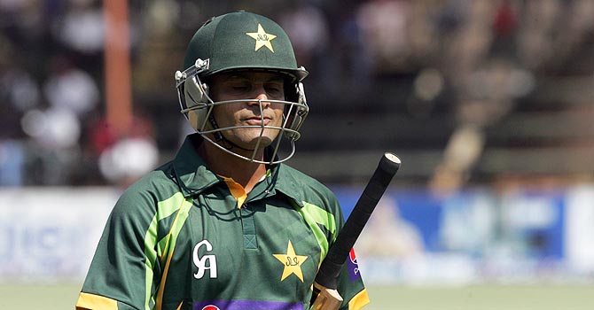 پاکستانی کپتان محمد حفیظ ایک مرتبہ پھر ناکام رہے۔ اے ایف پی فوٹو۔
